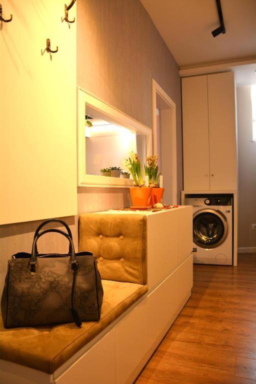Central Comfy Apartment ティラナ エクステリア 写真