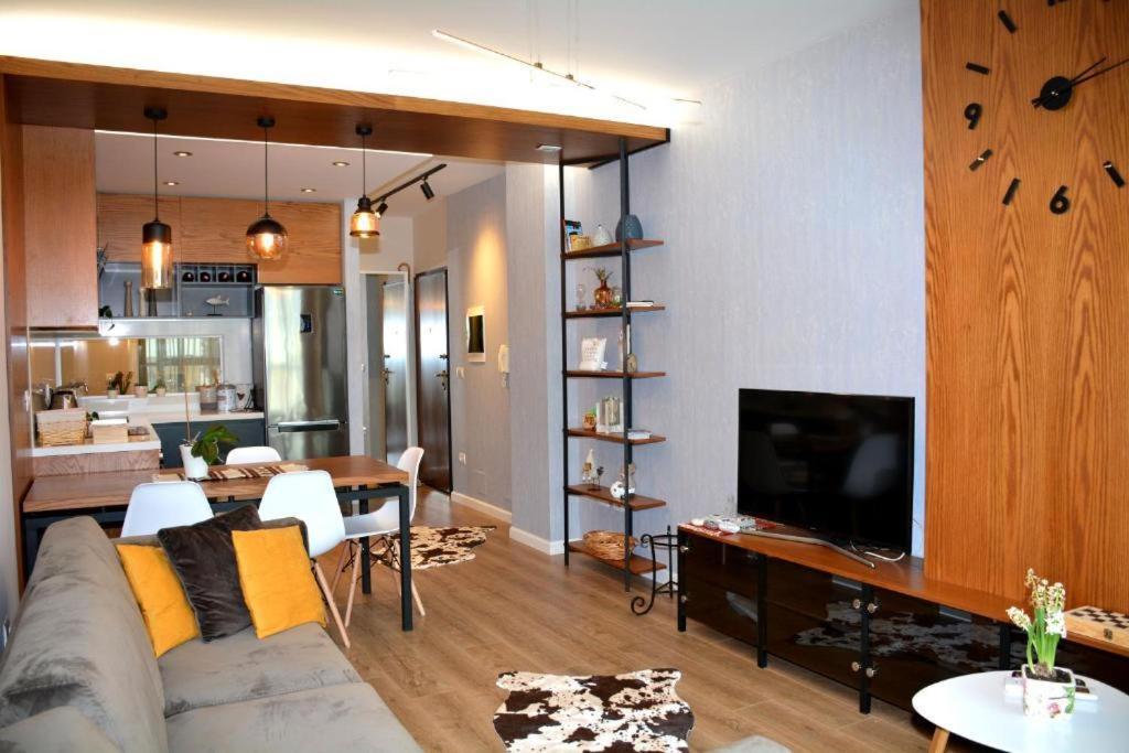 Central Comfy Apartment ティラナ エクステリア 写真